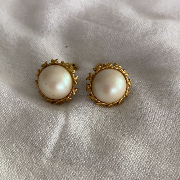 Vintage pearl clip on earrings Clearance